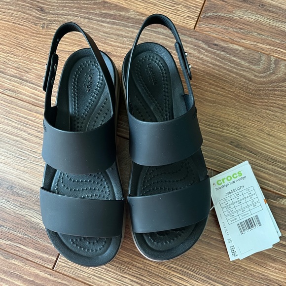Crocs Brooklyn Low Wedge NWT - Picture 4 of 4